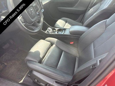 2024 Volvo XC40 B5 AWD Plus Dark Theme