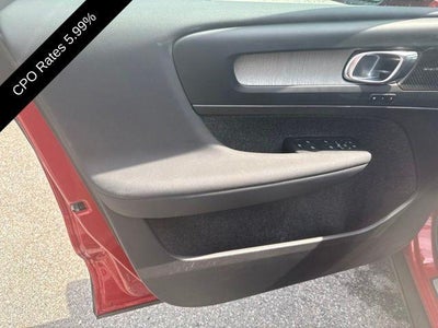 2024 Volvo XC40 B5 AWD Plus Dark Theme