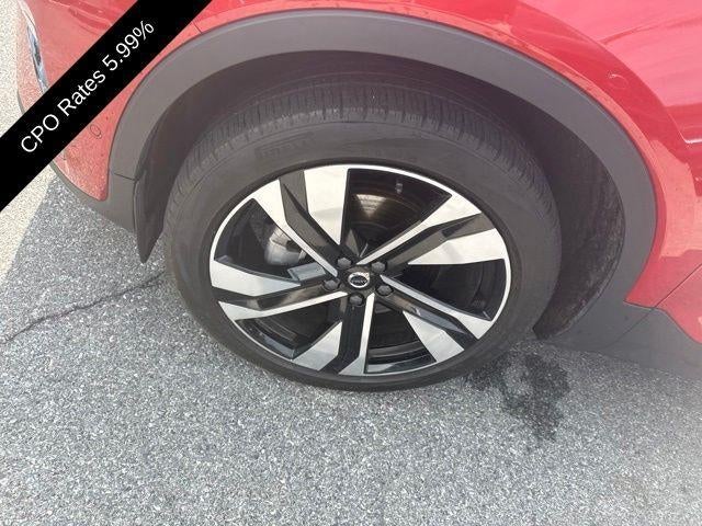 2024 Volvo XC40 B5 AWD Plus Dark Theme