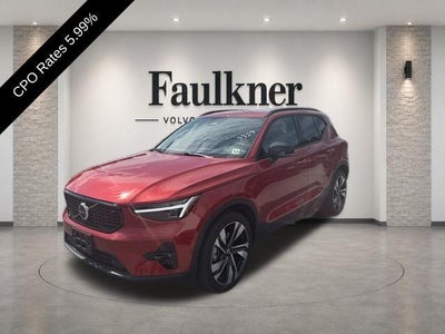 2024 Volvo XC40 B5 AWD Plus Dark Theme