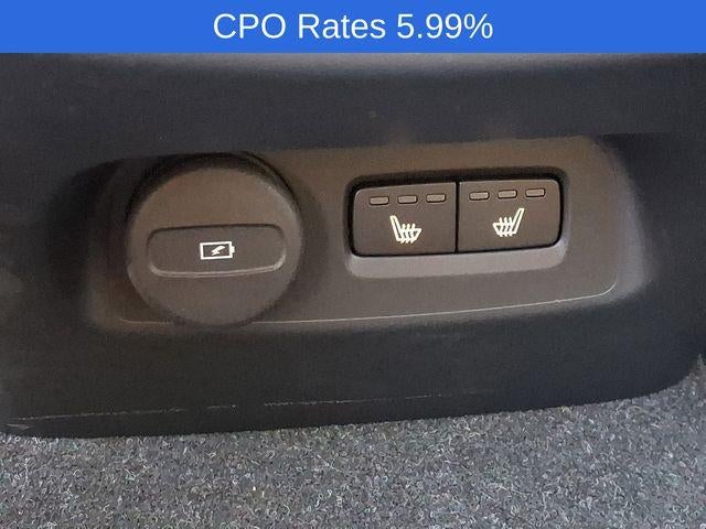 2024 Volvo XC40 B5 AWD Plus Dark Theme