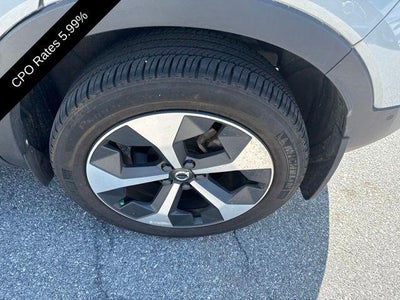2024 Volvo XC40 B5 AWD Plus Dark Theme