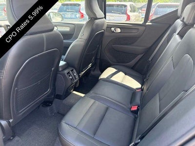 2024 Volvo XC40 B5 AWD Plus Dark Theme
