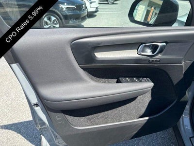 2024 Volvo XC40 B5 AWD Plus Dark Theme