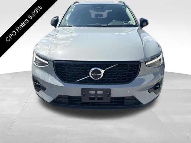 2024 Volvo XC40 B5 AWD Plus Dark Theme