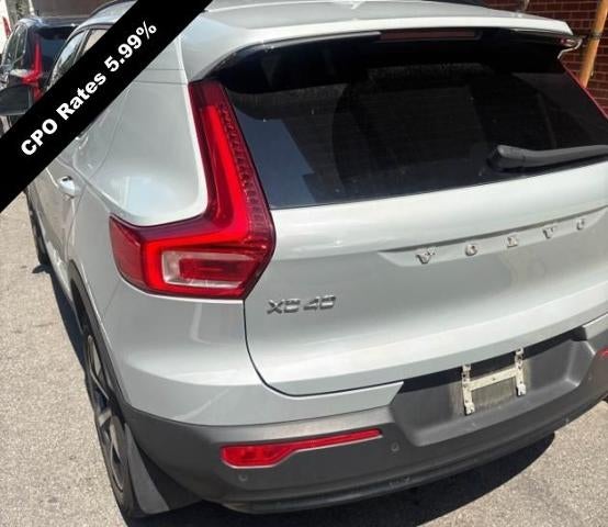 2024 Volvo XC40 B5 AWD Plus Dark Theme