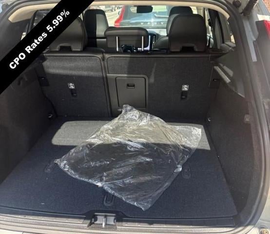 2024 Volvo XC40 B5 AWD Plus Dark Theme