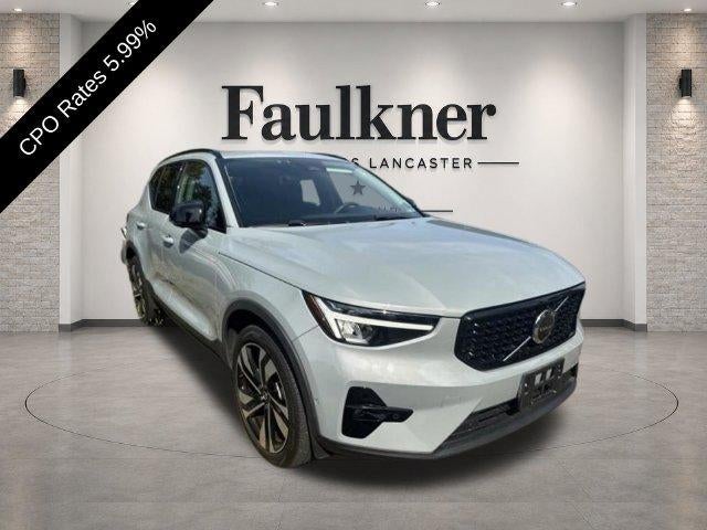 2024 Volvo XC40 B5 AWD Plus Dark Theme