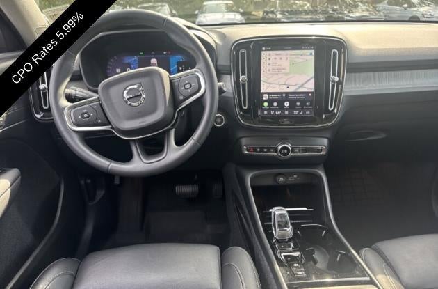 2024 Volvo XC40 B5 AWD Plus Dark Theme