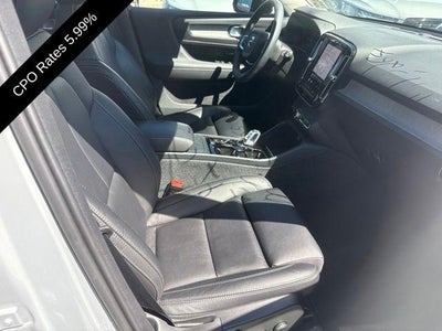 2024 Volvo XC40 B5 AWD Plus Dark Theme