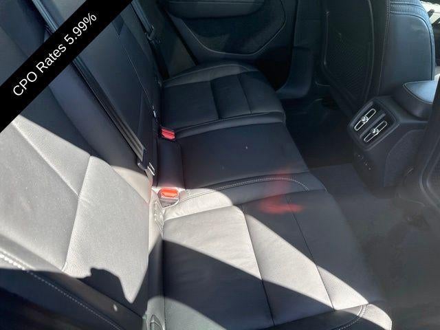 2024 Volvo XC40 B5 AWD Plus Dark Theme