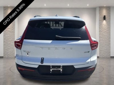 2024 Volvo XC40 B5 AWD Ultimate Dark Theme