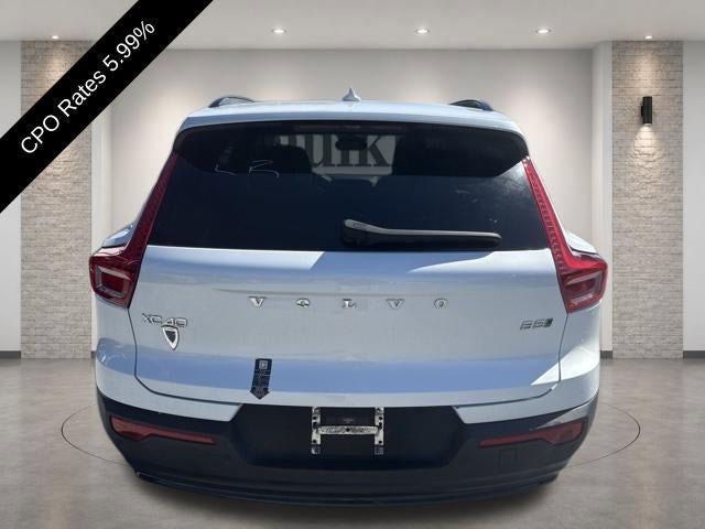 2024 Volvo XC40 B5 AWD Ultimate Dark Theme