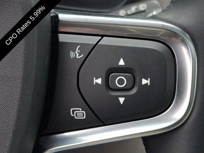 2024 Volvo XC40 B5 AWD Ultimate Dark Theme