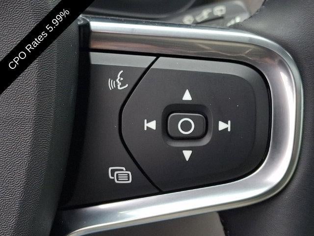2024 Volvo XC40 B5 AWD Ultimate Dark Theme