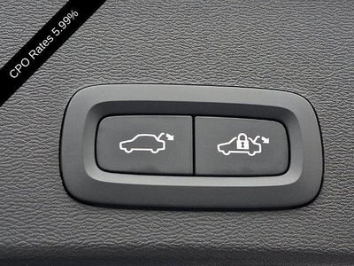2024 Volvo XC40 B5 AWD Ultimate Dark Theme