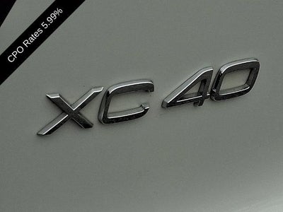 2024 Volvo XC40 B5 AWD Ultimate Dark Theme
