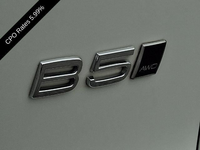 2024 Volvo XC40 B5 AWD Ultimate Dark Theme