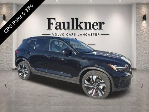 2025 Volvo XC40 B5 AWD Ultra Dark Theme