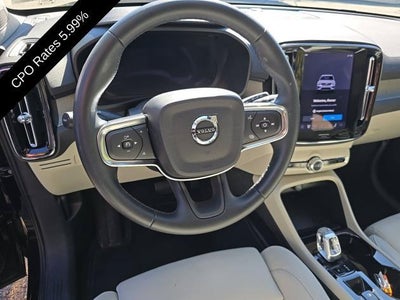2025 Volvo XC40 B5 AWD Ultra Dark Theme