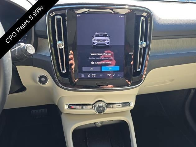 2025 Volvo XC40 B5 AWD Ultra Dark Theme