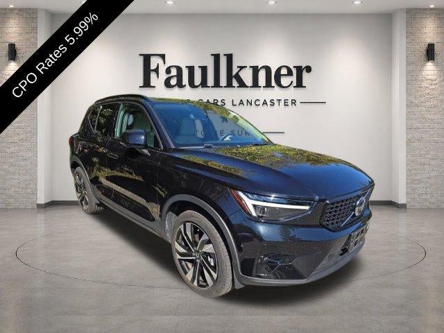 2025 Volvo XC40 B5 AWD Ultra Dark Theme