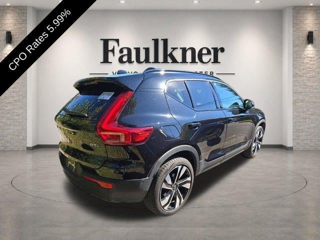 2025 Volvo XC40 B5 AWD Ultra Dark Theme