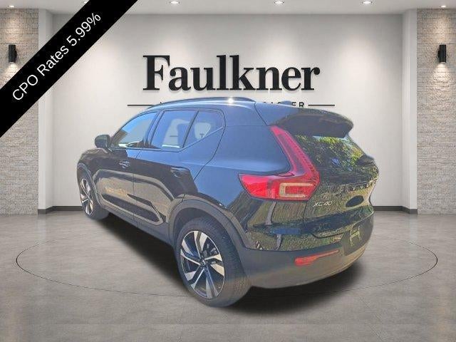 2025 Volvo XC40 B5 AWD Ultra Dark Theme