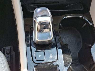 2025 Volvo XC40 B5 AWD Ultra Dark Theme