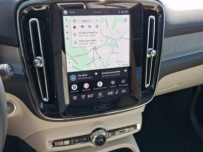 2025 Volvo XC40 B5 AWD Ultra Dark Theme
