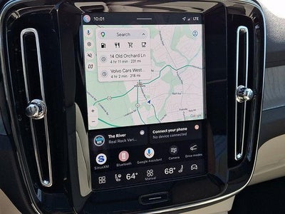 2025 Volvo XC40 B5 AWD Ultra Dark Theme