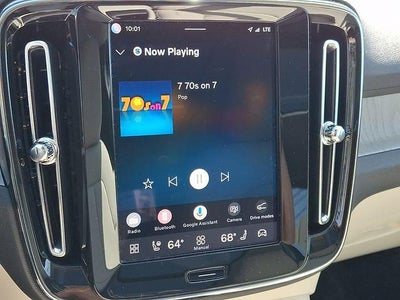 2025 Volvo XC40 B5 AWD Ultra Dark Theme