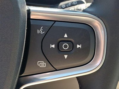2025 Volvo XC40 B5 AWD Ultra Dark Theme