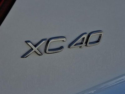 2025 Volvo XC40 B5 AWD Ultra Dark Theme