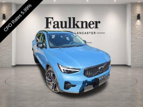 2025 Volvo XC40 B5 AWD Ultra Dark Theme