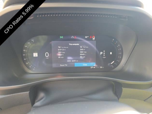 2025 Volvo XC40 B5 AWD Ultra Dark Theme