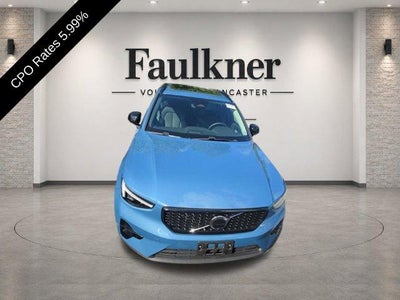 2025 Volvo XC40 B5 AWD Ultra Dark Theme