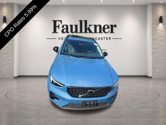 2025 Volvo XC40 B5 AWD Ultra Dark Theme