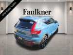 2025 Volvo XC40 B5 AWD Ultra Dark Theme