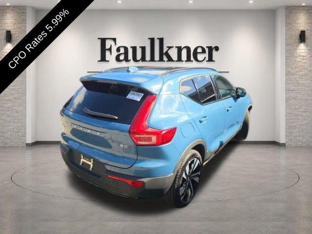 2025 Volvo XC40 B5 AWD Ultra Dark Theme
