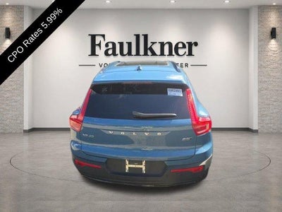 2025 Volvo XC40 B5 AWD Ultra Dark Theme