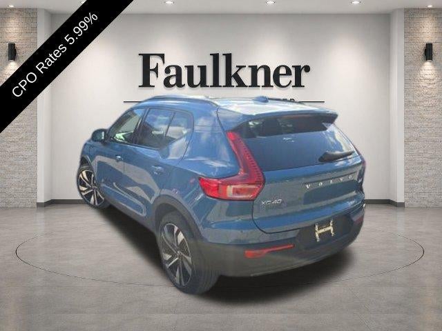 2025 Volvo XC40 B5 AWD Ultra Dark Theme