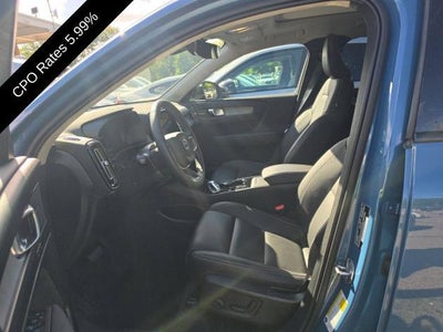 2025 Volvo XC40 B5 AWD Ultra Dark Theme