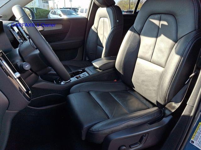 2023 Volvo XC40 B5 AWD Plus Bright Theme