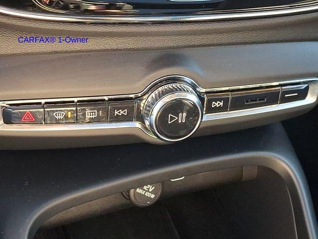 2023 Volvo XC40 B5 AWD Plus Bright Theme