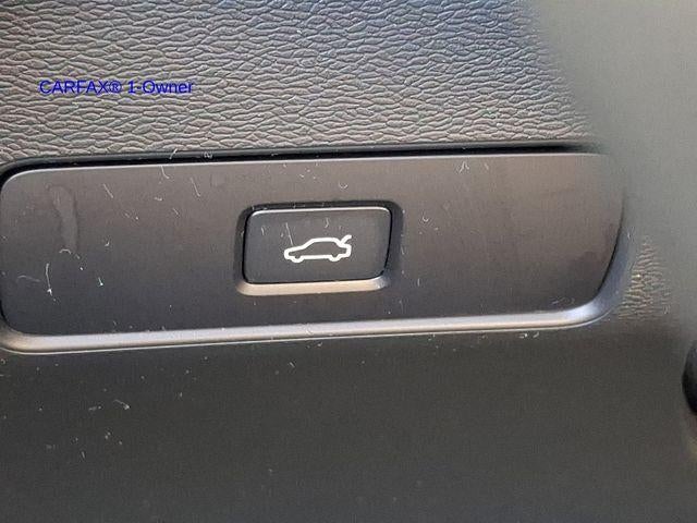 2023 Volvo XC40 B5 AWD Plus Bright Theme