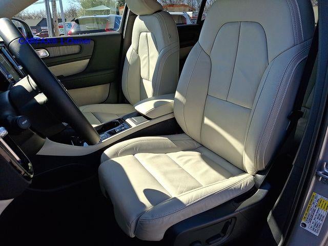 2023 Volvo XC40 B5 AWD Plus Bright Theme