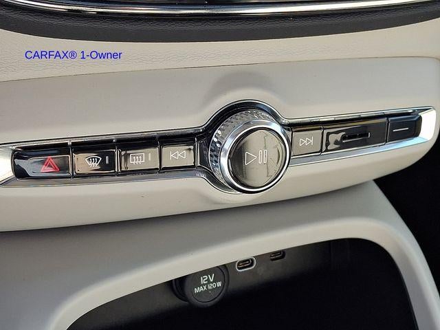 2023 Volvo XC40 B5 AWD Plus Bright Theme