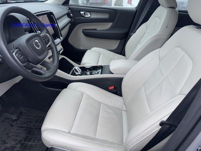 2023 Volvo XC40 B5 AWD Plus Bright Theme