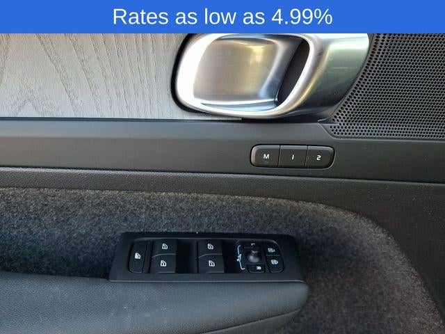 2023 Volvo XC40 B5 AWD Plus Dark Theme